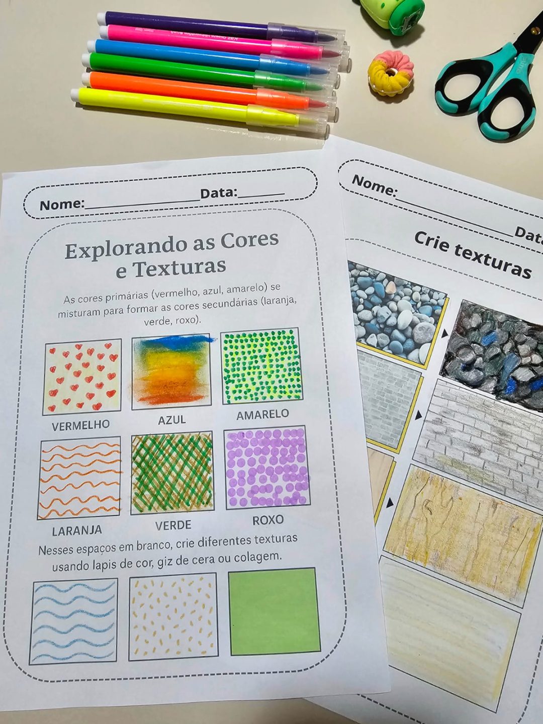 Elementos da Arte de forma simples, lúdica e visual: texturas, cores, linhas, formas e espaço.
